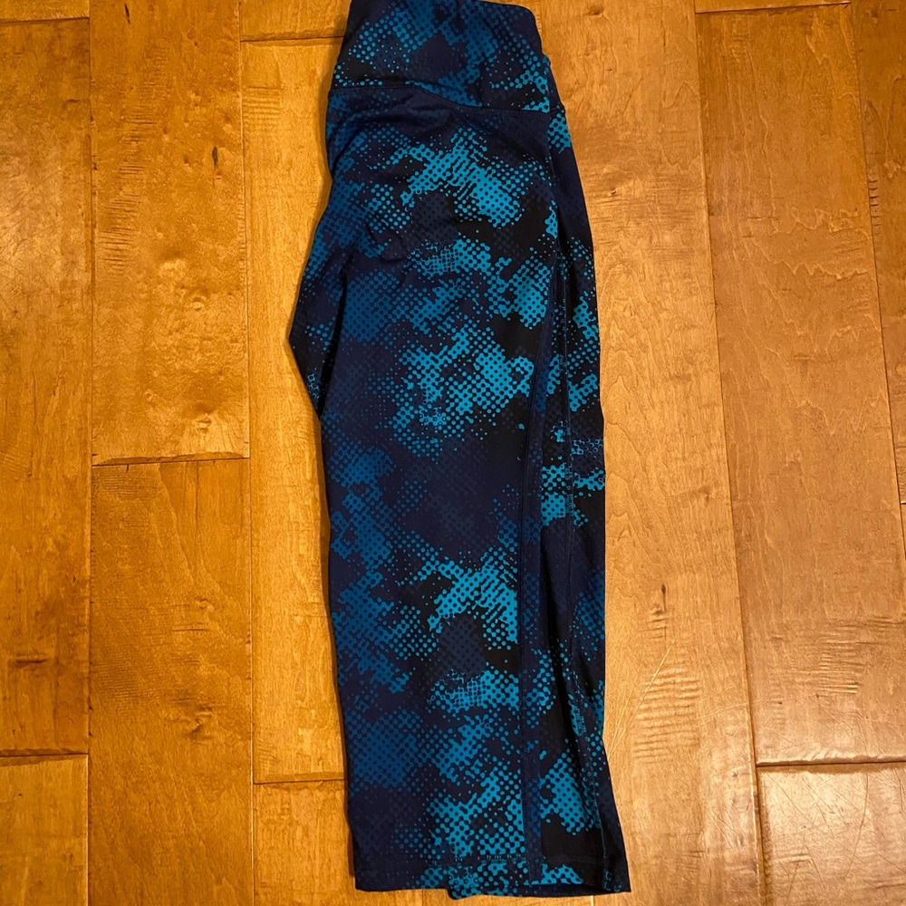 Old navy Capri workout pants - size medium